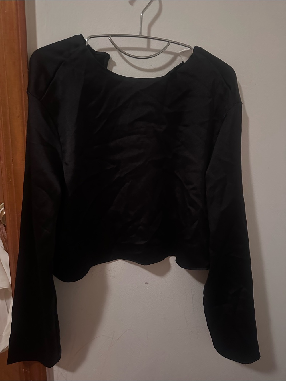 H&M Black Long Sleeve Cropped Blouse